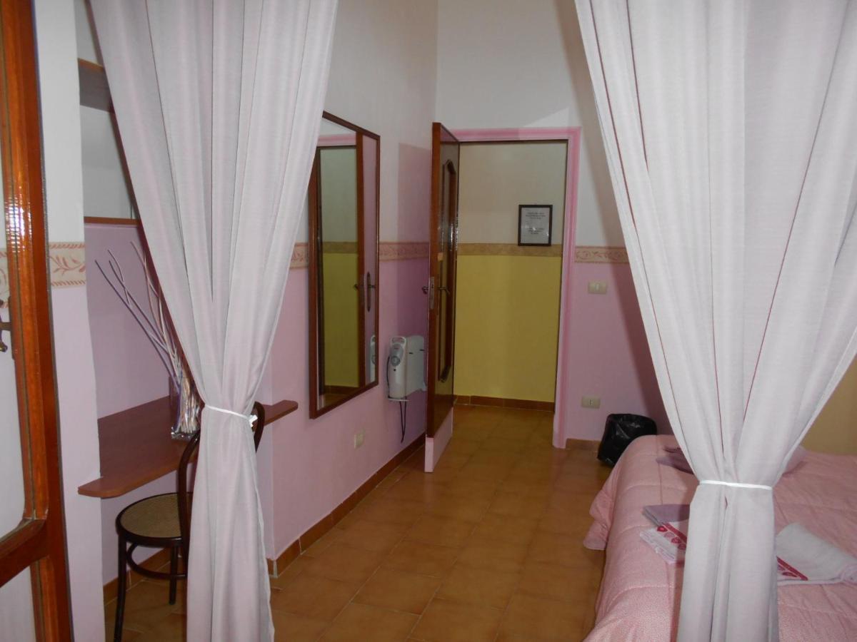 Robby'S House Bed & Breakfast Вико-Экуенсе Экстерьер фото