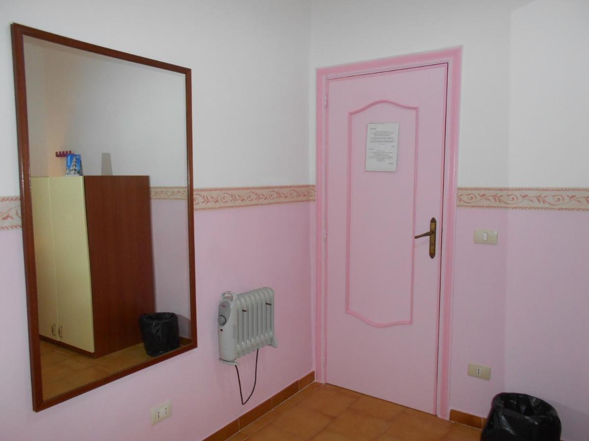Robby'S House Bed & Breakfast Вико-Экуенсе Экстерьер фото